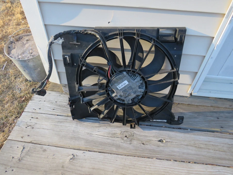 2011 JAGUAR XF  RADIATOR COOLING FAN ASSEMBLY - Image 4 of 4