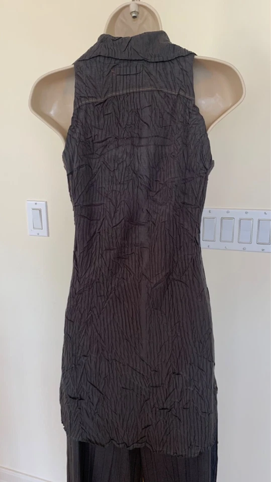 Conjunto de 2 piezas para mujer KISCA by KOMAROV gris arrugado talla 1 y pantalones talla 2 Foto 4 de 4