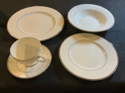 Mikasa Ultima Plus Cameo Platinum Fine China Five Piece Place Setting HK-301