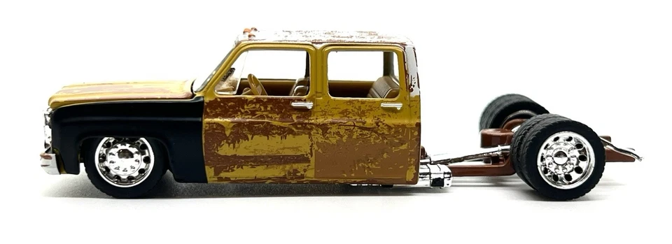 M2 MACHINES 1973 CHEVY CHEYENNE SUPER 30 DUALLY SQUAREBODY BEDLESS PATINA LOOSE - Image 3 of 4