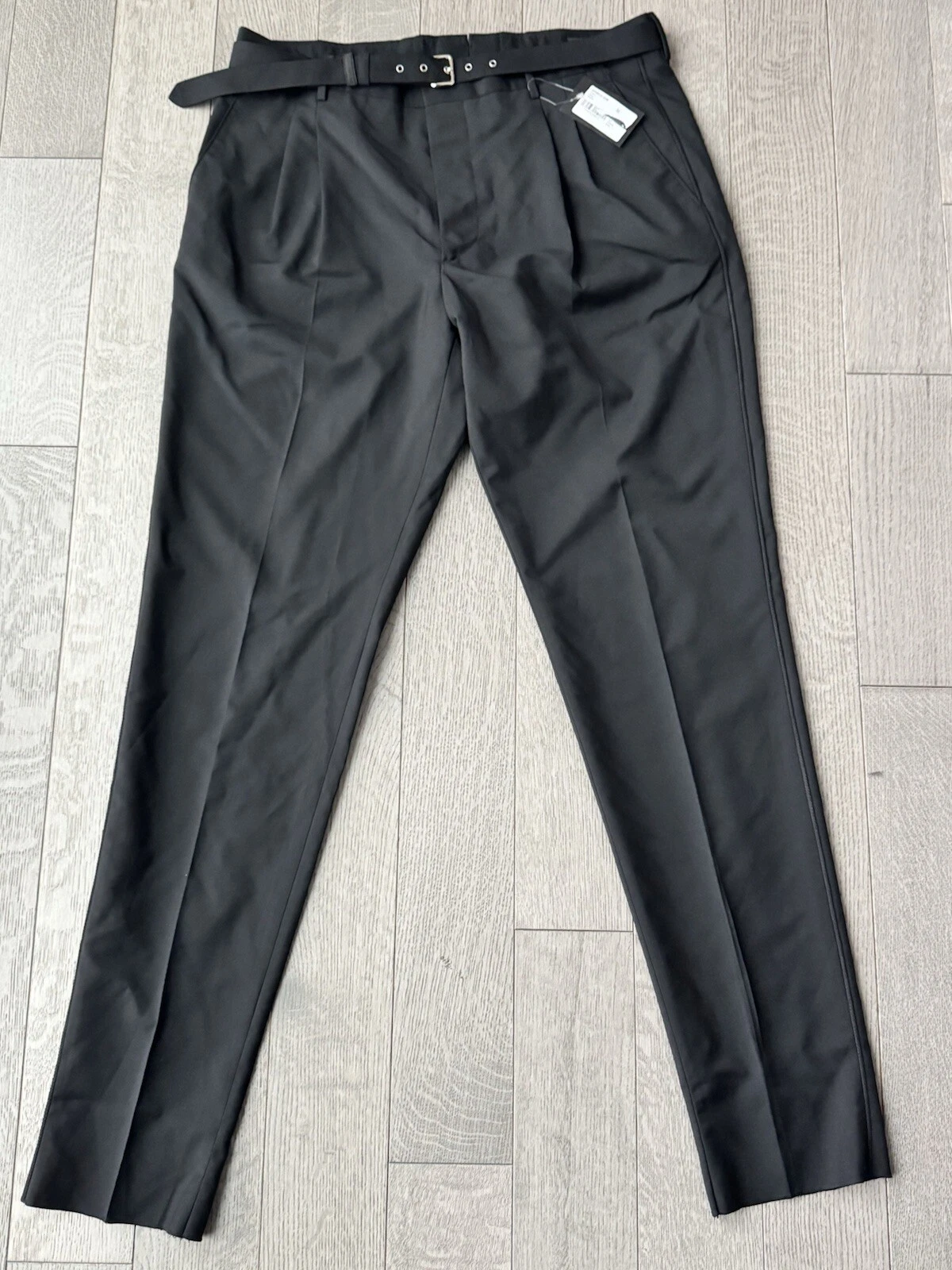 Pantaloni eleganti uomo PRADA in lana plissettata con cintura abbinata nuovi con etichette $1.390 taglia 50