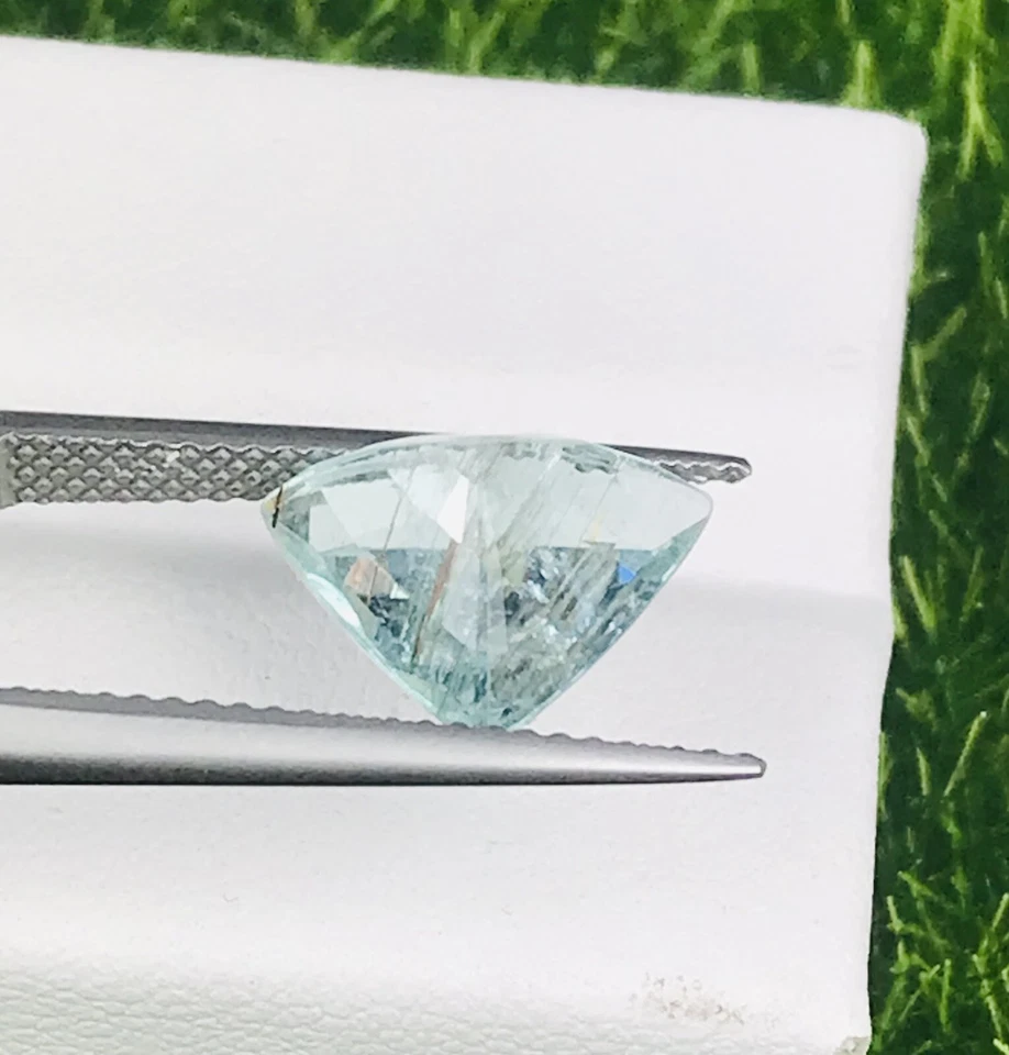 Piedra preciosa suelta de turmalina Paraiba azul verde natural con certificación IGA de 2,940 quilates Foto 3 de 4