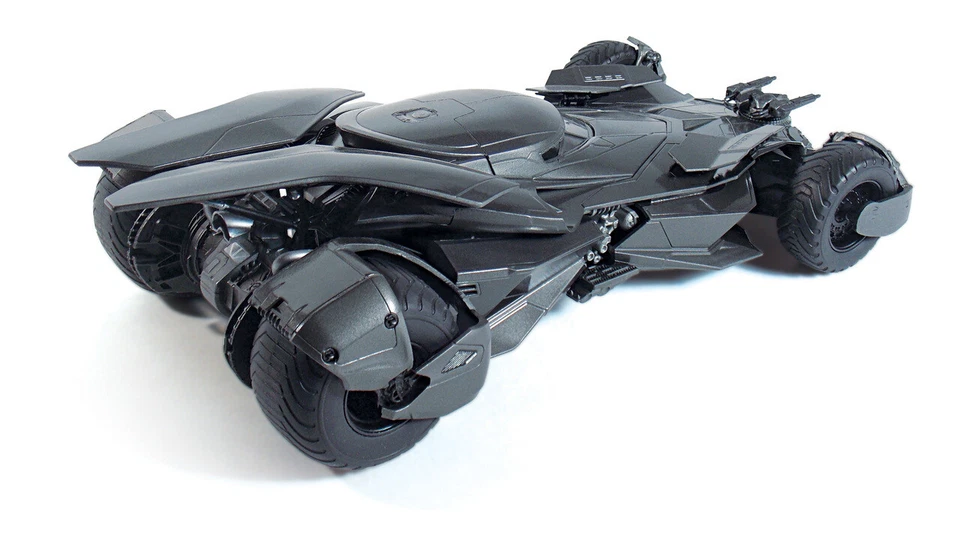 Batman Vs Superman: Dawn of Justice Batmobile - Moebius Models 964 1/25 Scale  - Image 4 of 4