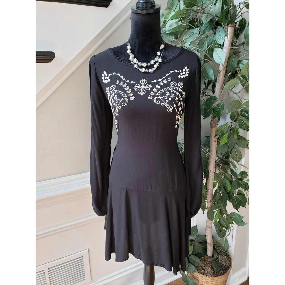 Xhilaration 紧身连衣裙女式 L 黑色刺绣分体长袖垂腰 — 第 2/4 张图片