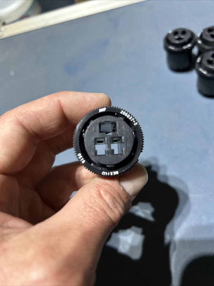 TE Connectivity AMP 206037-2 Circular Connector, Series 3, 3 Contacts- 4 Pack - Image 2 of 4