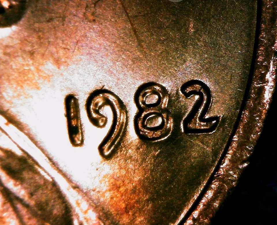 1982 Lincoln Cent Unc Mint Error Obv Cud "OD WE TRUST" Red, Unc, Nice Coin.  - Image 3 of 4