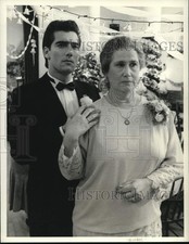 1988 Press Photo Elsa Raven, Ken Wahl on "Wiseguy" - nop81077