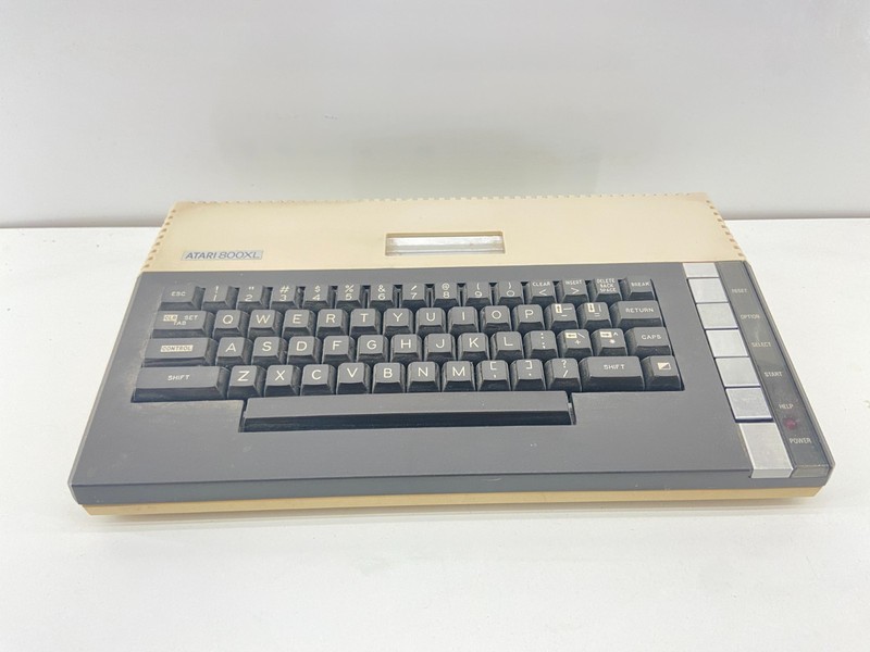 🖥️ Atari 800XL 8-Bit Home Computer Console ~ Powers On ~ AS-IS / Console ONLY