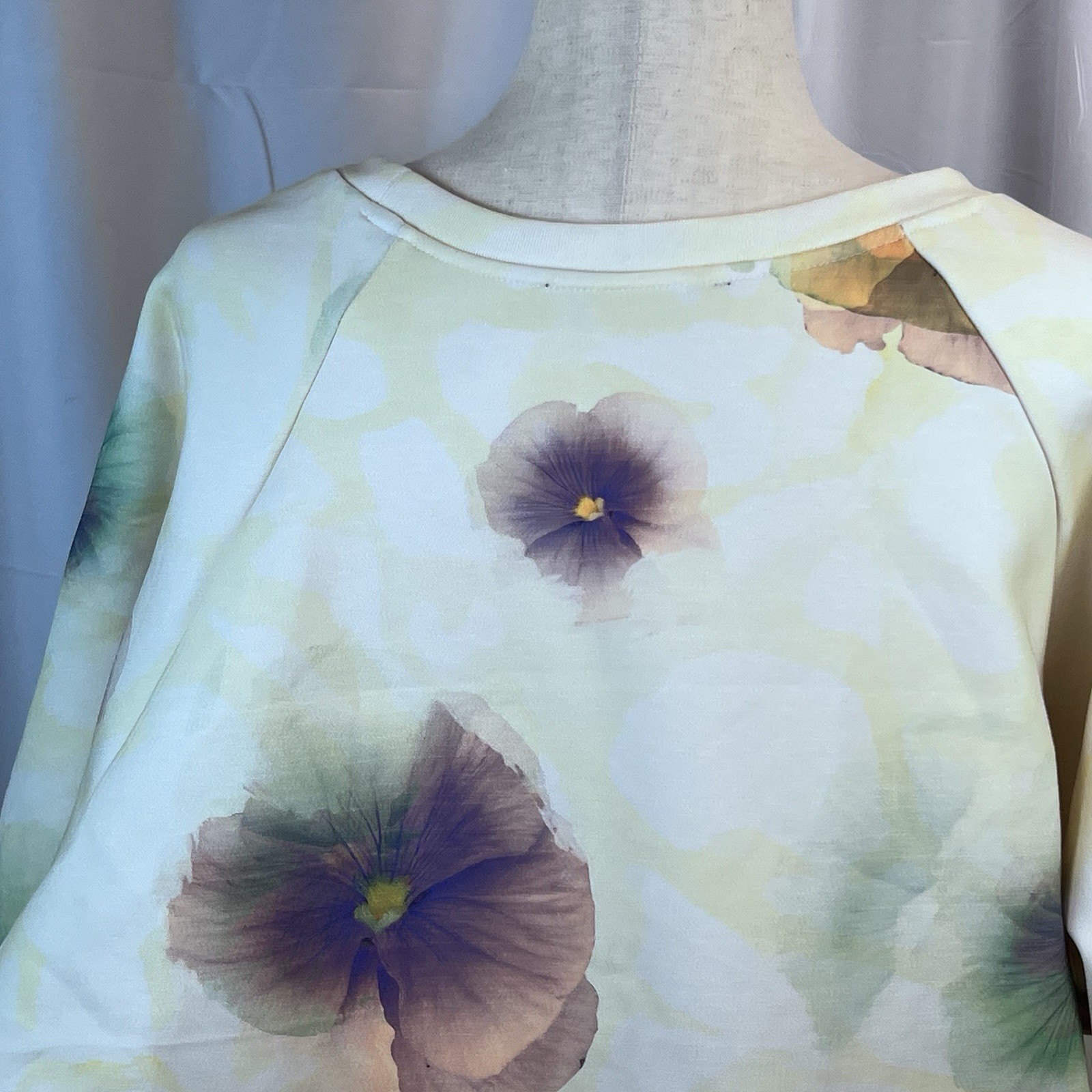 ZARA BASIC OVERSIZED FLORAL PRINTED SWEATSHIRT US… - image 2