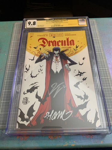 Universal Monsters: Dracula #1 CGC 9.8 SS Skottie Young & James Tynion IV - Imagen 2 de 3