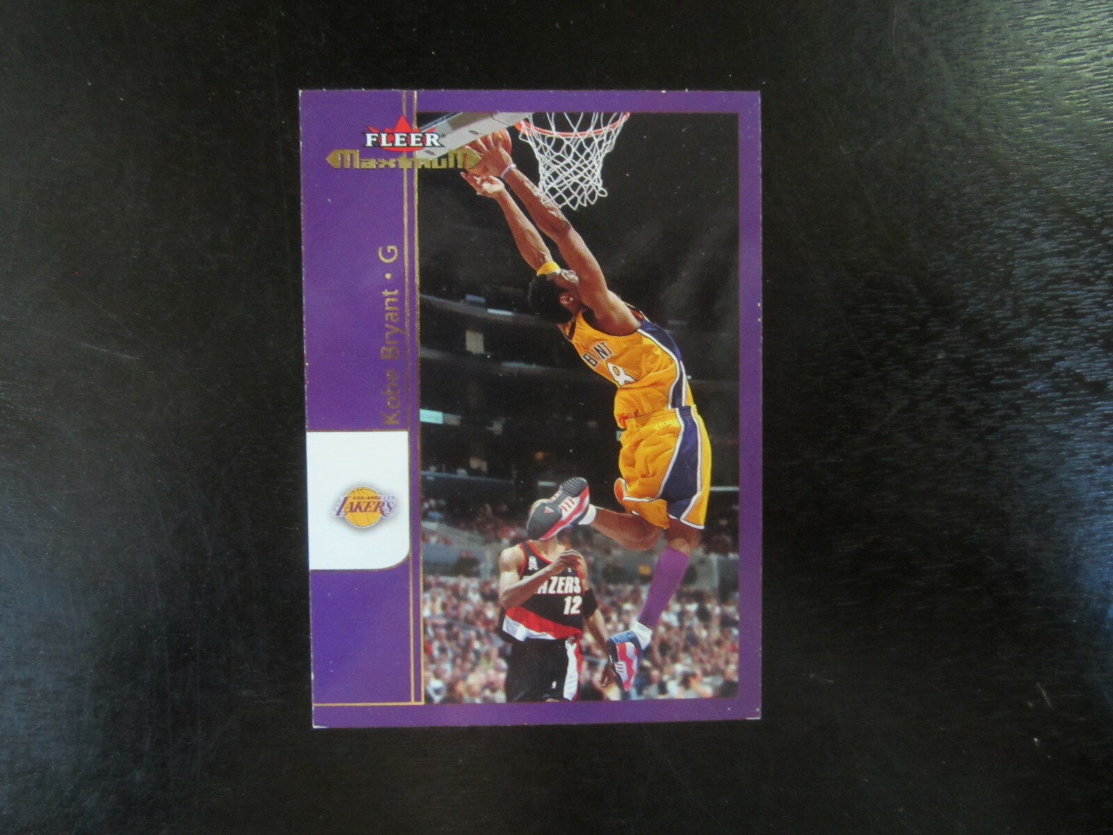 2001-02 Fleer Maximum # 17 Kobe Bryant Card ( J ) Los Angeles Lakers