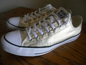 converse light gold