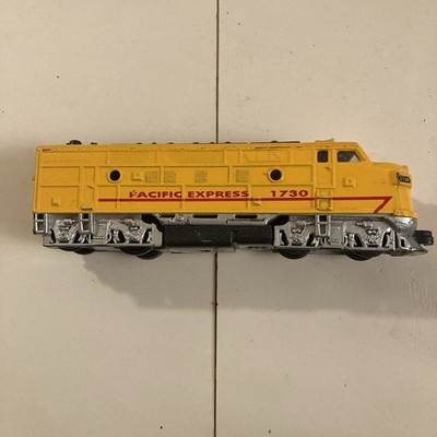 Novelty 6.5  Die Cast Pull Back Pacific Express 1730 Yellow Engine, Train Toy