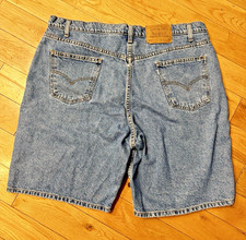 Levi's Men s 550 Relaxed Fit Denim Shorts Classic Baggy Fit Medium Wash Size 42
