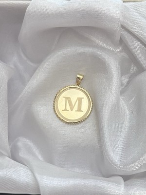 18 Karat Gold Buchstabe M Initiale runder Anhänger, 1,68 g. Gesamtgewicht