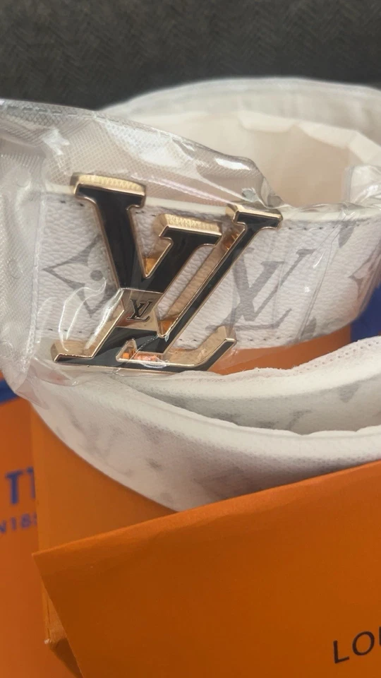 Cinturón de cuero Louis Vuitton blanco LV Initiales talla 115/46 Foto 3 de 4