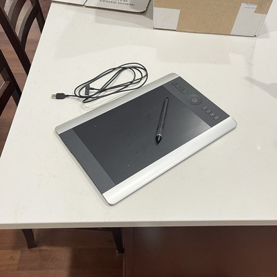 Wacom Intuos Pro PTH-651 Medium Graphics Tablet with Pen & USB Connectivity