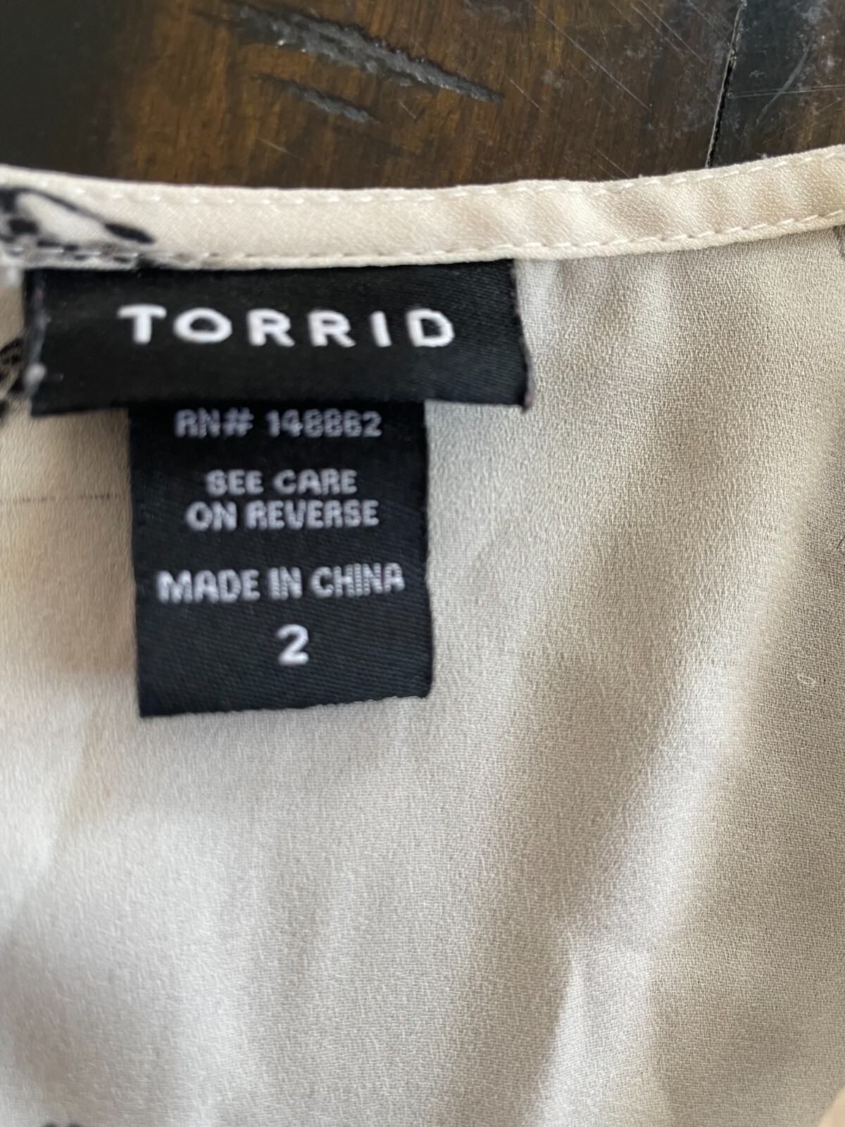 Torrid Giraffe Back Button Cap Sleeve Blouse Size… - image 4