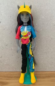 monster high neighthan rot doll