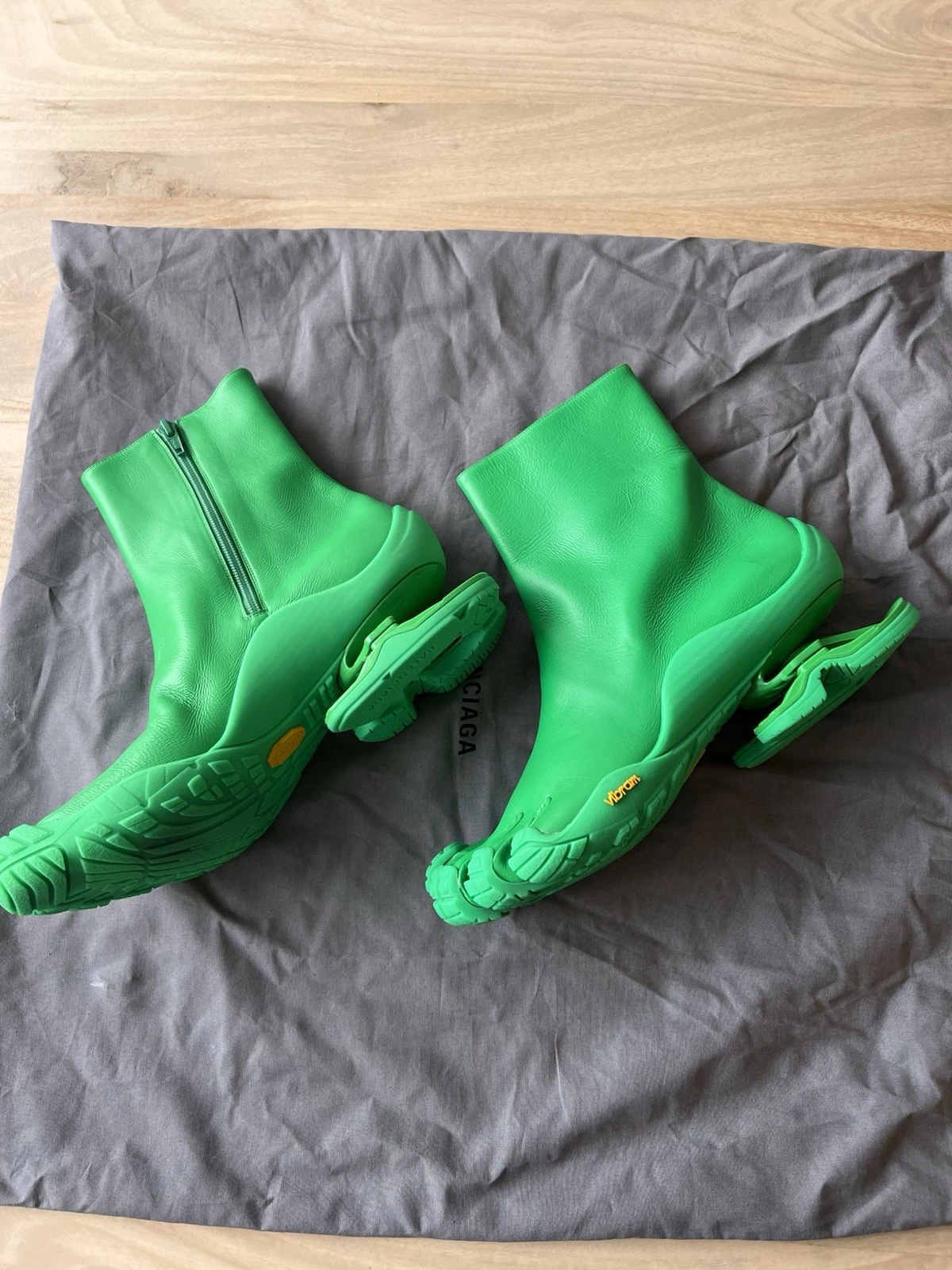 Balenciaga — Balenciaga Paris Vibram Collaboration Peace Unique Size 41 Unisex