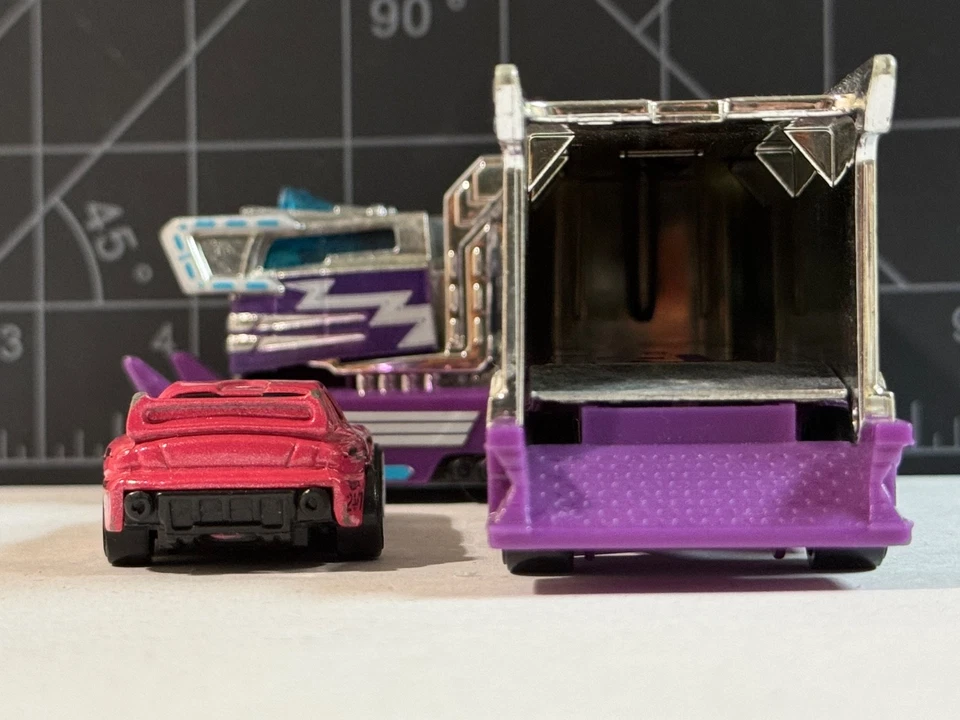 Hot Wheels Purple Galactic Express Hauler with 24/Seven Mazda Rx-7 Car - Image 3 of 4