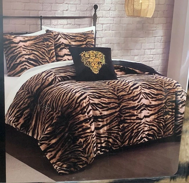 Ed Hardy Tiger Print Luxurious Faux Fur 4pc KING Comforter, Shams & Pillow Set - Image 3 of 4