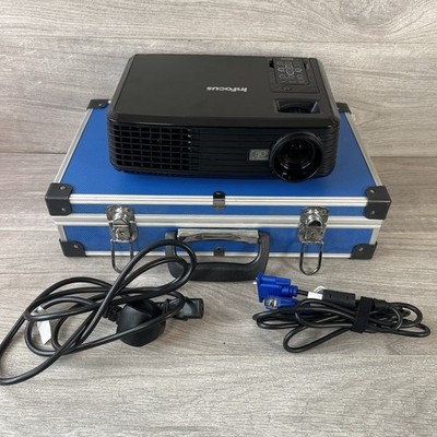 Infocus X7 DLP XGA tragbarer Projektor mit Hartschalenkoffer getestet funktioniert schwarz 