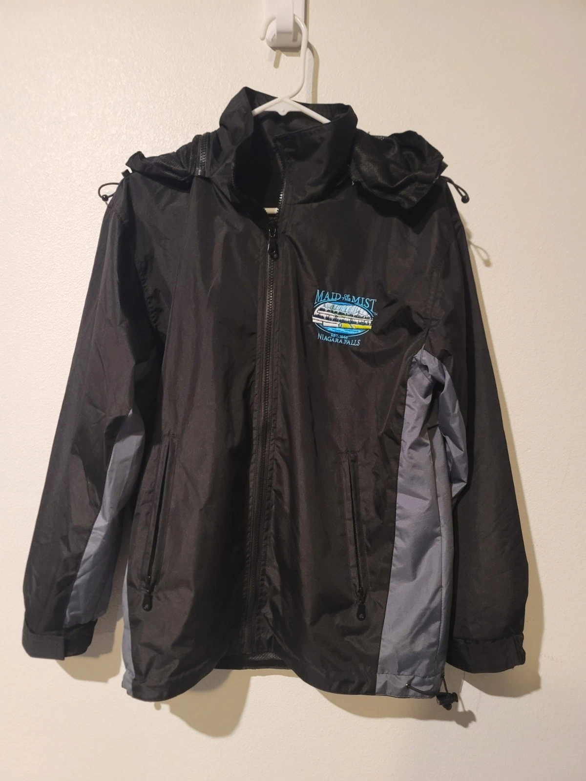 Niagara Falls Maid of the Mist Rain Jacket Size XS Embroidered Logo Black/Gray