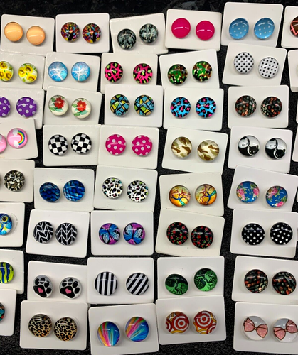 OFFER.10 different pairs of handmade 12 mm wide acrylic earrings+ 10 free backs - Picture 7 of 14