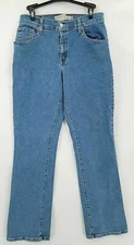 Levis Adult Women's Size 10M Medium Wash Low Rise Bootcut Blue Mom Jeans