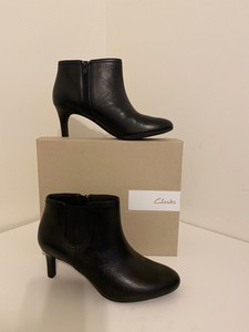 clarks dancer sky leather ankle bootie
