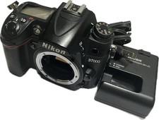 Cuerpo de cámara Nikon D7000 DSLR excelente estado con batería