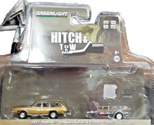 1977 PONTIAC LEMANS SAFARI GOLD & UTILITY TRAILER 1/64 CAR BY GREENLIGHT 32180 A