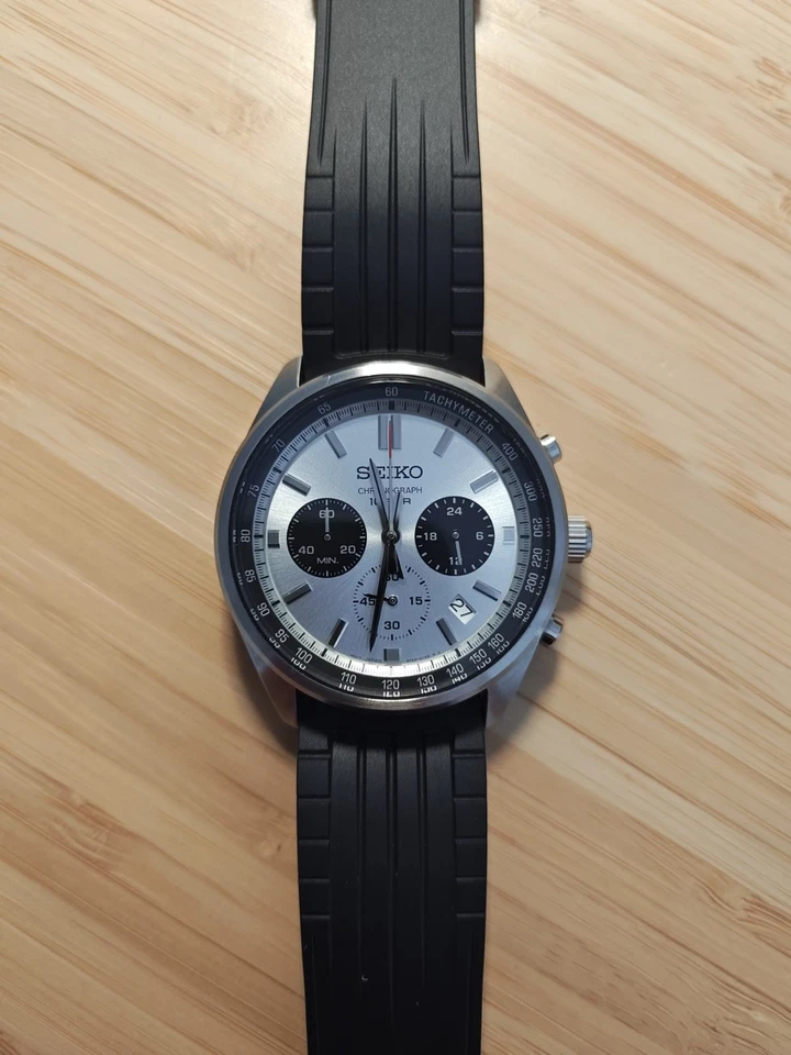 SEIKO Sport Chrono SSB425P1 Panda Quarzo 100M con Cinturino In Gomma - Immagine 2 di 4