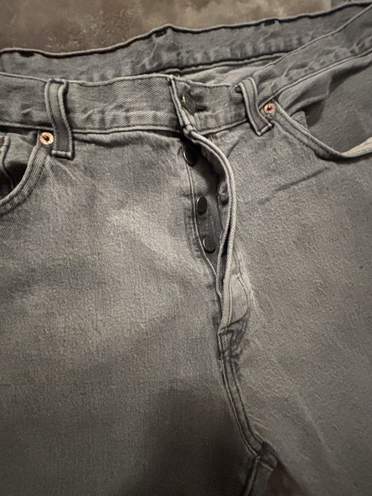 Levi's Jeans Men’s Size 38 Light Gray 501 Button Fly Relaxed Fit Jeans thumbnail 6