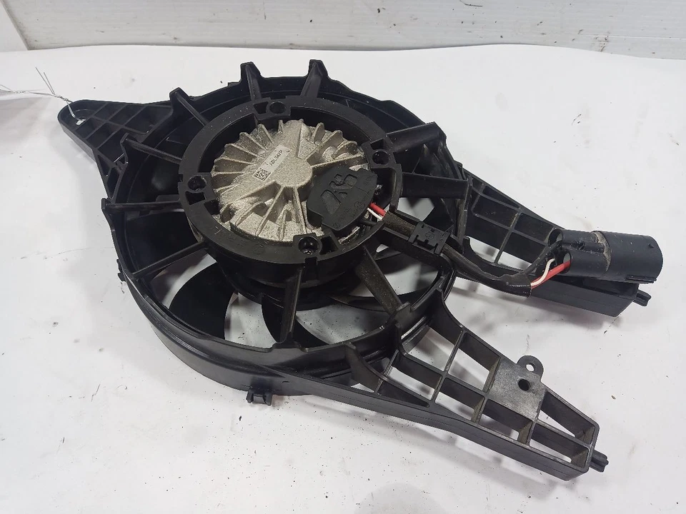 Conjunto de motor ventilador radiador de refrigeración de Chevrolet Corvette 9108690 2022 Foto 3 de 4