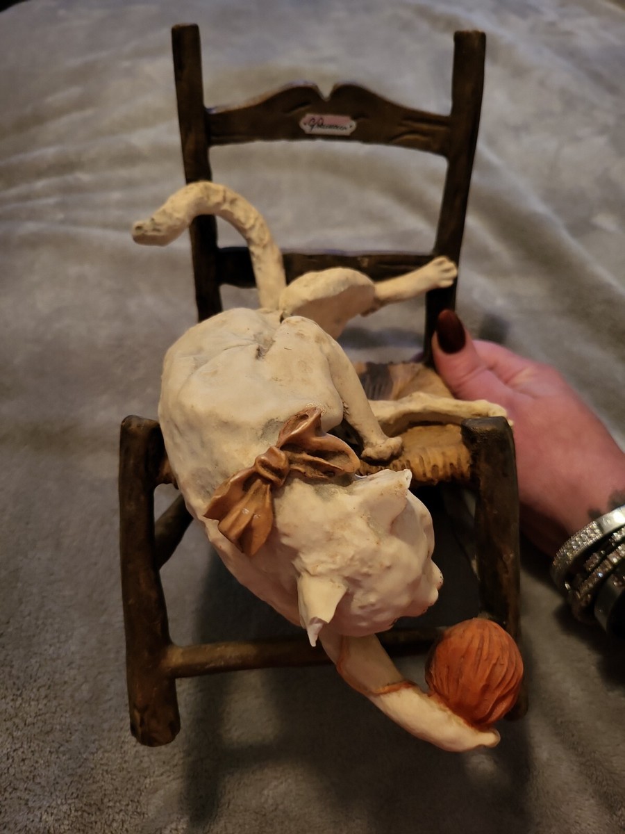 Giuseppe Armani #166-C Cat on a Chair W/ Yarn Ball Statue Figurine