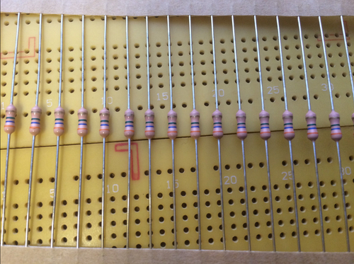 20x Carbon Film Resistors 1/2W 0.5W ±5% All Values - 第 1/1 張圖片