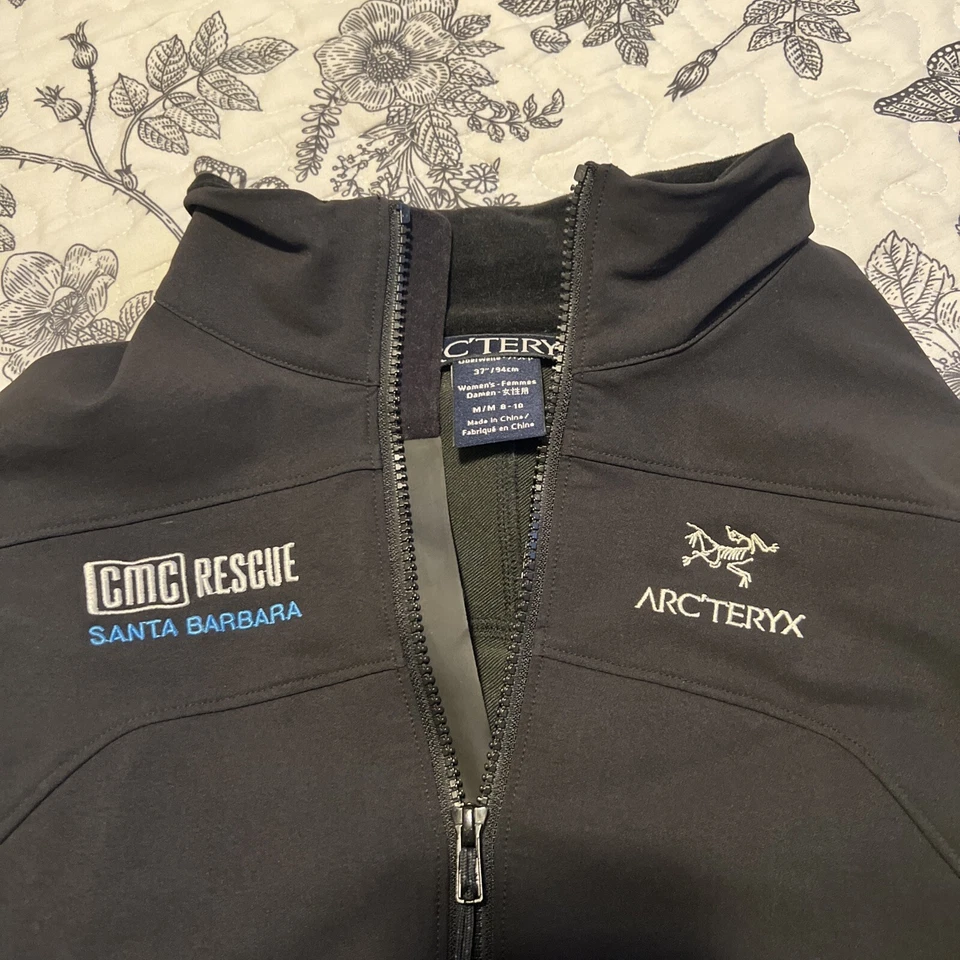 Arc’teryx CA34438 Soft-Shell Full-Zip Jacket Black Women’s Medium Zip Pockets - Image 4 of 4
