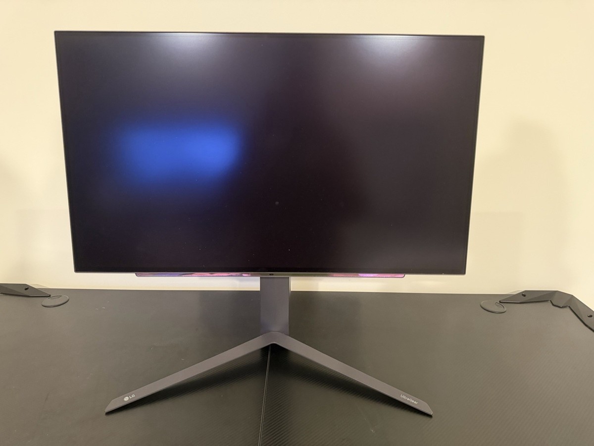 LG UltraGear 27GR95QE-B 27 LG UltraGear 27GR95QE-B 27