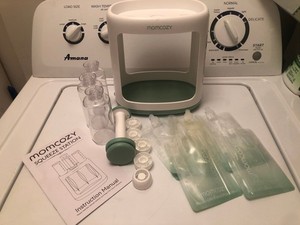 MOMCOZY SQUEEZE STATION BABY FOOD MAKER MACHINE & POUCHES WITH INSTRUCTIONS