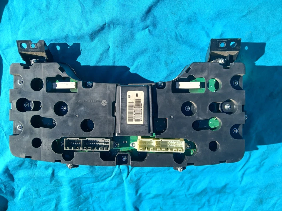 Cuadro de instrumentos automático Dodge Ram 3500 diésel 4x4  Foto 2 de 4