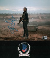 ZOE SALDANA SIGNED LIONESS BEAUTIFUL ACTRESS 8X10 PHOTO BECKETT BAS COA