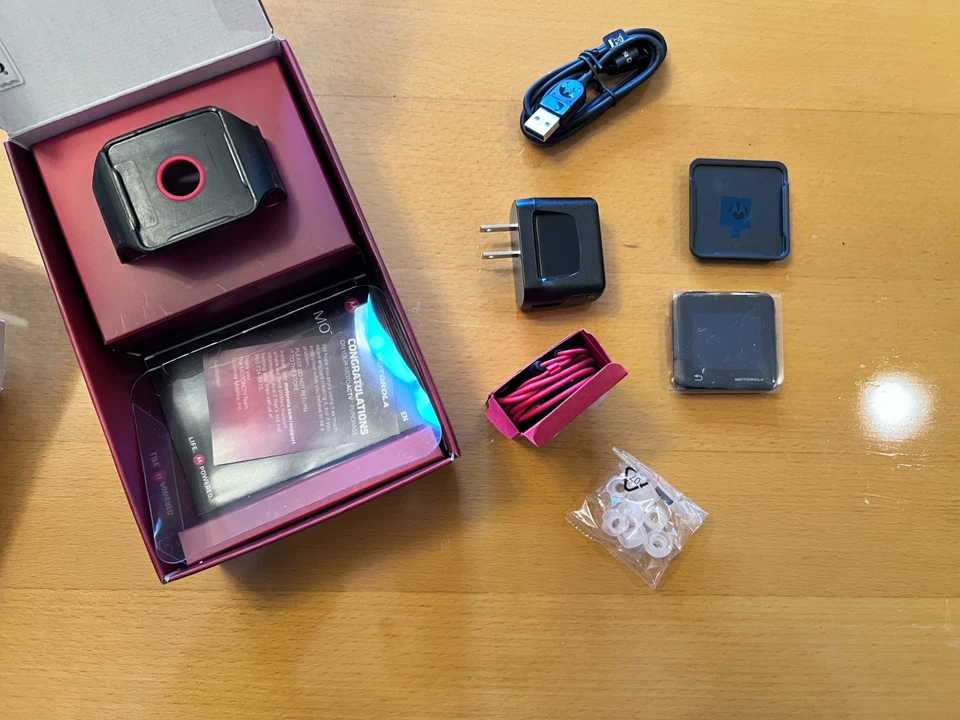 Reloj deportivo Motorola MOTOACTV negro/rojo 8 GB GPS y reproductor de MP3 Foto 2 de 4