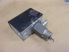 McDonnell  Miller 119760 Model FS7-4DS 1-1/4" Npt Snap Liquid Pipe Flow Switch