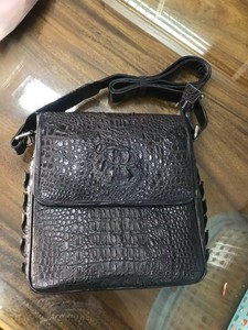 crocodile print shoulder bolsa