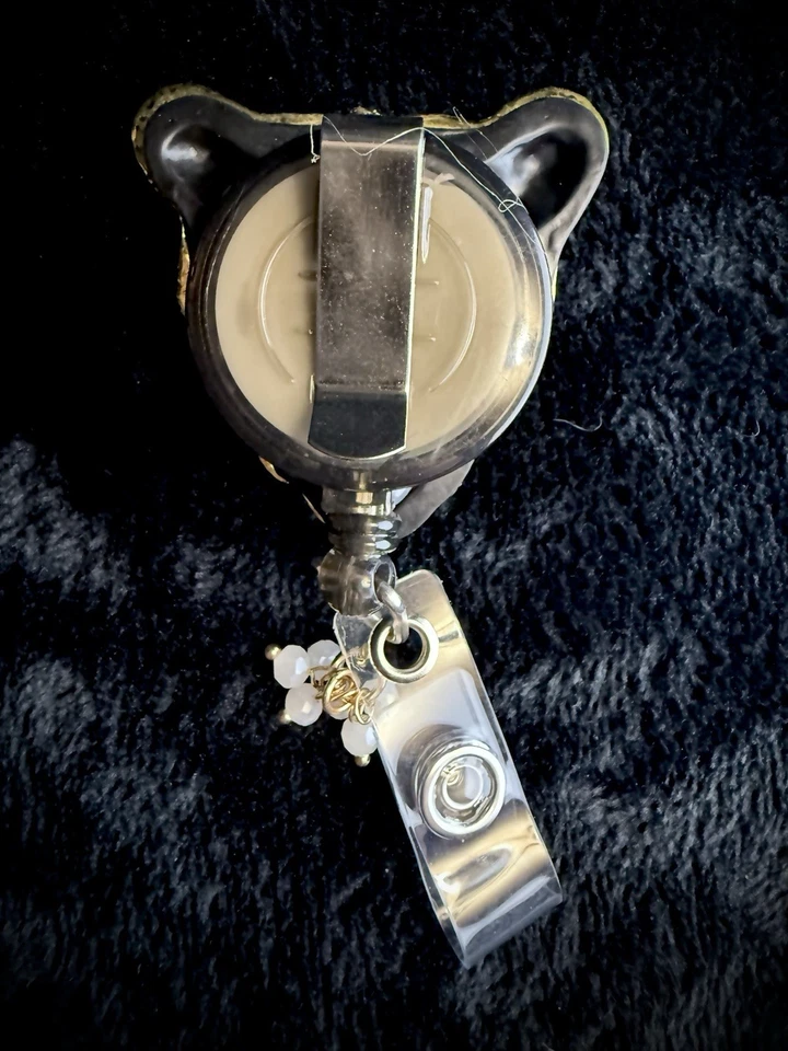 Porta-crachá retrátil de 3,5 polegadas com design de leopardo incrustado de strass - Imagem 3 de 4