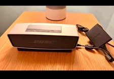 Bose SoundLink Mini — Speaker + charging cradle