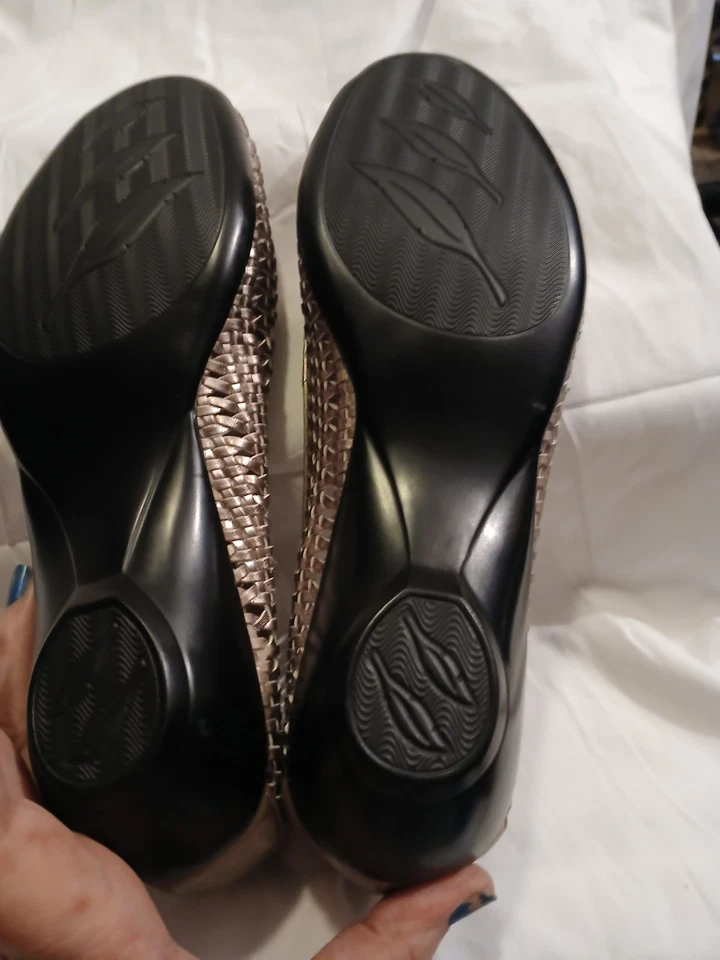 Kim Rogers Shelby Style Low Heel Size 8.5 - Image 3 of 4