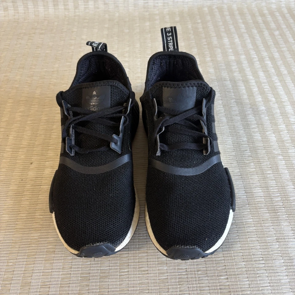 Adidas NMD R1 Boost Hombres Talla 6.5 Núcleo Negro Texto Japonés Zapatos Tenis CG6245 Foto 3 de 4
